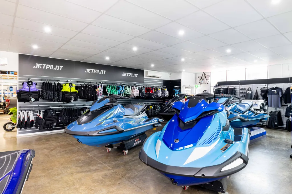 Slatwall panels and slatwall accessories in a marine equipment store Diptech. 